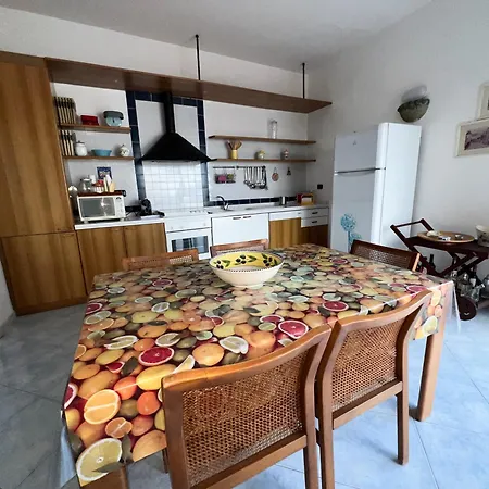Lucrino Sea House Apartmán *