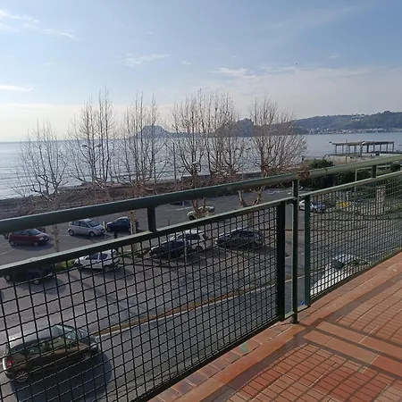 Lucrino Sea House Apartamento *